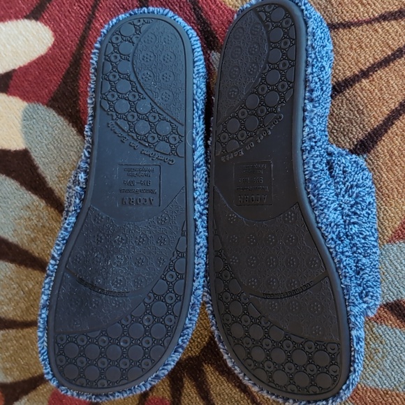 Women's Acorn Slippers - Picture 2 of 7